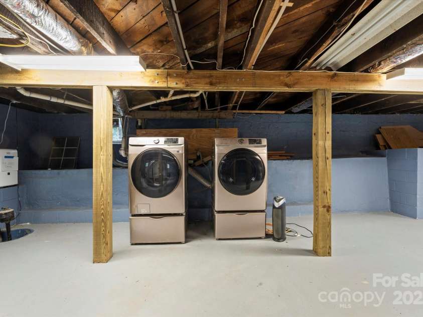 50 Nevada Avenue, Asheville, NC 28806.  MLS# CAR4265295, YatesRealty ID 18281. 