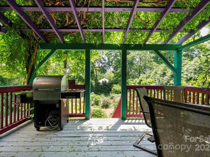 50 Nevada Avenue, Asheville, NC 28806.  MLS# CAR4265295, YatesRealty ID 18281. 