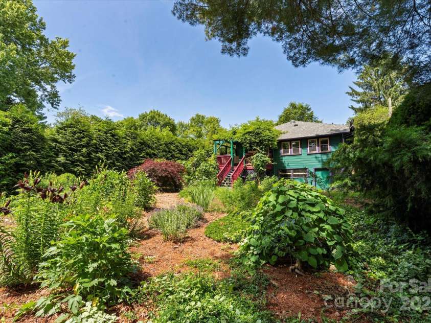 50 Nevada Avenue, Asheville, NC 28806.  MLS# CAR4265295, YatesRealty ID 18281. 