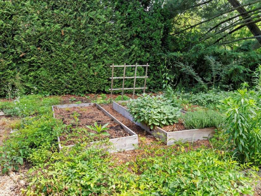 50 Nevada Avenue, Asheville, NC 28806.  MLS# CAR4265295, YatesRealty ID 18281. 