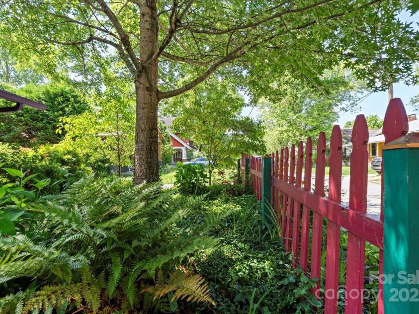 50 Nevada Avenue, Asheville, NC 28806.  MLS# CAR4265295, YatesRealty ID 18281. 