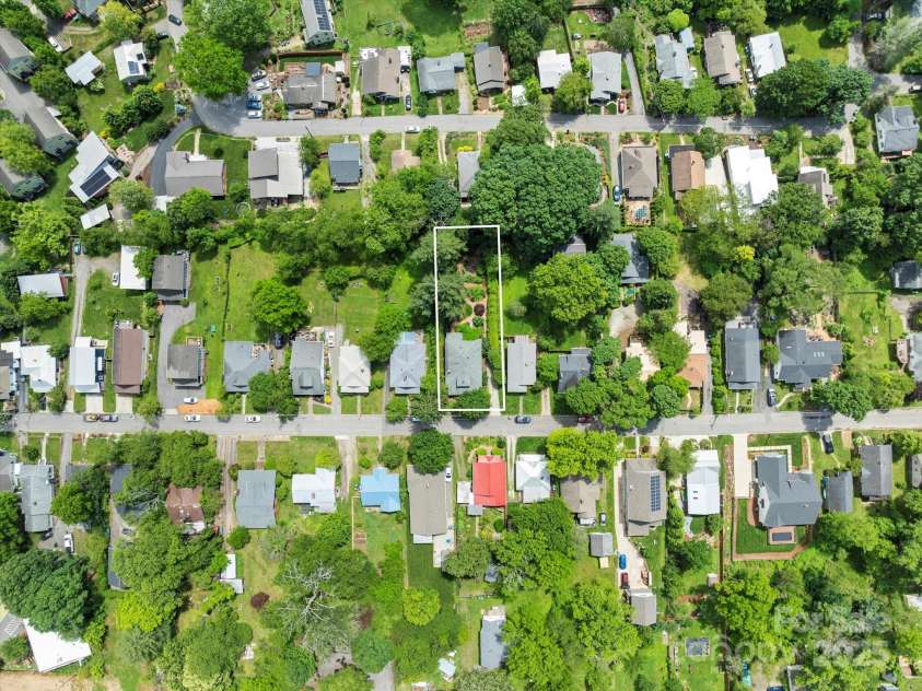 50 Nevada Avenue, Asheville, NC 28806.  MLS# CAR4265295, YatesRealty ID 18281. 