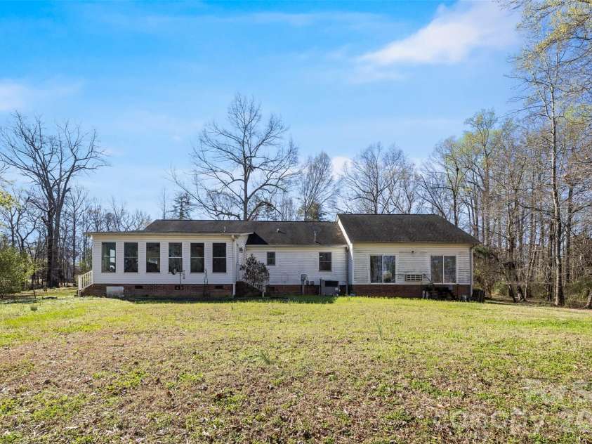 188 Oak Forest Circle, Gaffney, SC 29341.  MLS# CAR4355083, YatesRealty ID 18282. 