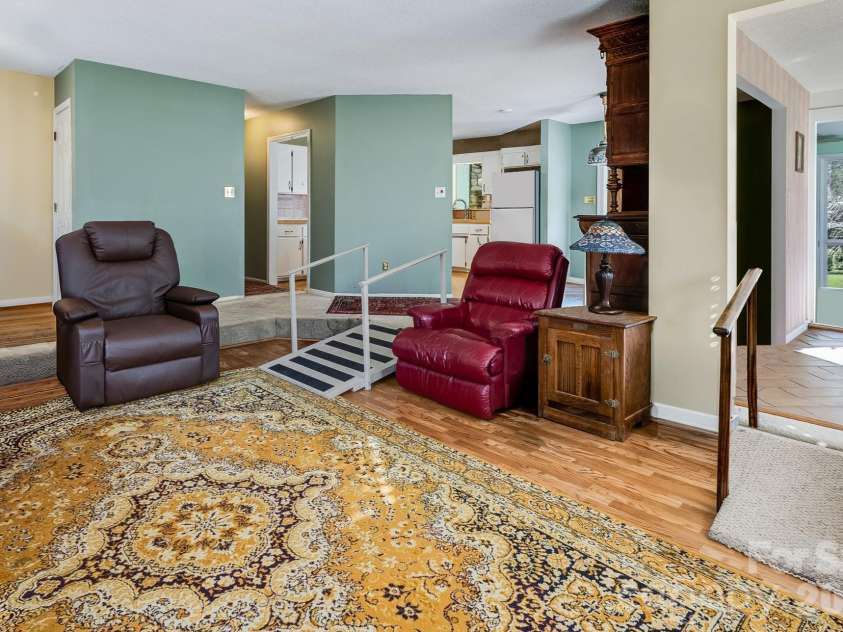 188 Oak Forest Circle, Gaffney, SC 29341.  MLS# CAR4355083, YatesRealty ID 18282. Digitally enhanced/furniture & item removal*