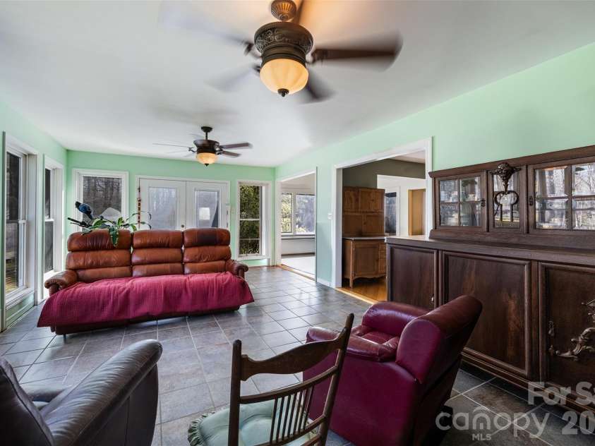 188 Oak Forest Circle, Gaffney, SC 29341.  MLS# CAR4355083, YatesRealty ID 18282. Digitally enhanced/furniture & item removal*