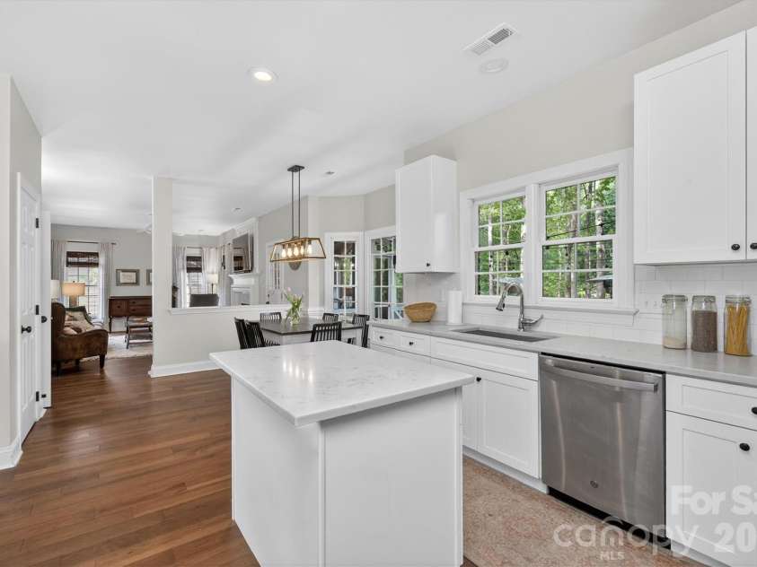12535 Cedar Post Lane, Charlotte, NC 28215.  MLS# CAR4367943, YatesRealty ID 18283. 