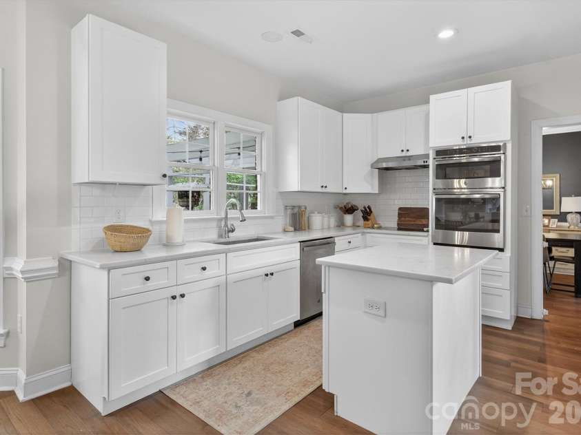 12535 Cedar Post Lane, Charlotte, NC 28215.  MLS# CAR4367943, YatesRealty ID 18283. 