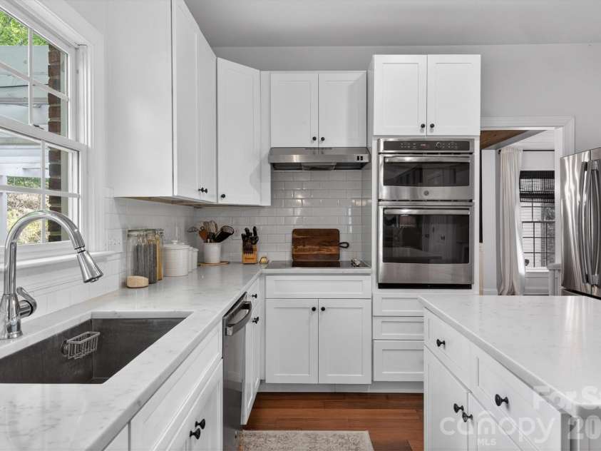 12535 Cedar Post Lane, Charlotte, NC 28215.  MLS# CAR4367943, YatesRealty ID 18283. 