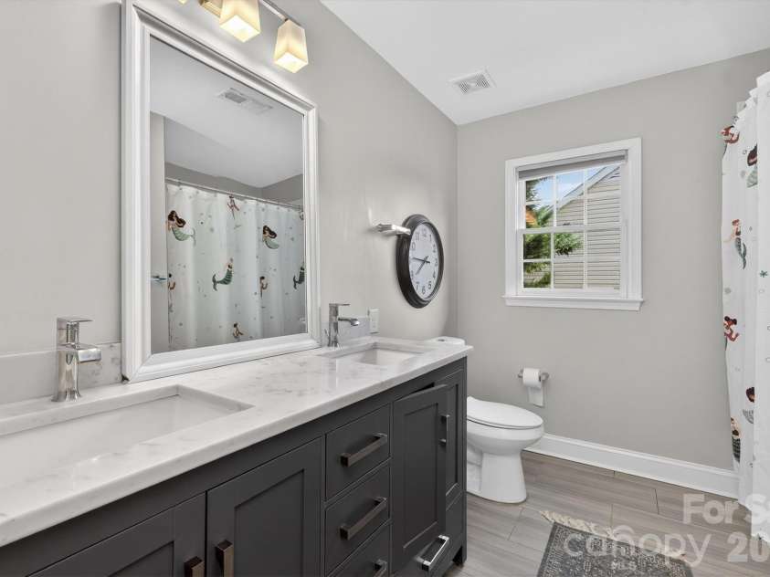 12535 Cedar Post Lane, Charlotte, NC 28215.  MLS# CAR4367943, YatesRealty ID 18283. 