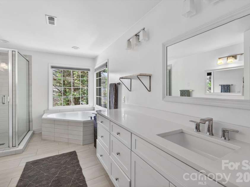 12535 Cedar Post Lane, Charlotte, NC 28215.  MLS# CAR4367943, YatesRealty ID 18283. 