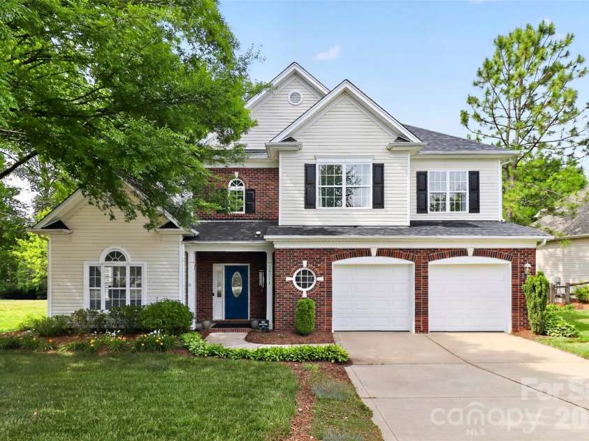 10713 Huntington Meadow Lane, Charlotte, NC 28273.  MLS# CAR4372040, YatesRealty ID 18284. 