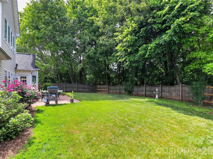 10713 Huntington Meadow Lane, Charlotte, NC 28273.  MLS# CAR4372040, YatesRealty ID 18284. 