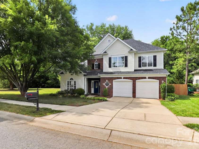 10713 Huntington Meadow Lane, Charlotte, NC 28273.  MLS# CAR4372040, YatesRealty ID 18284. 