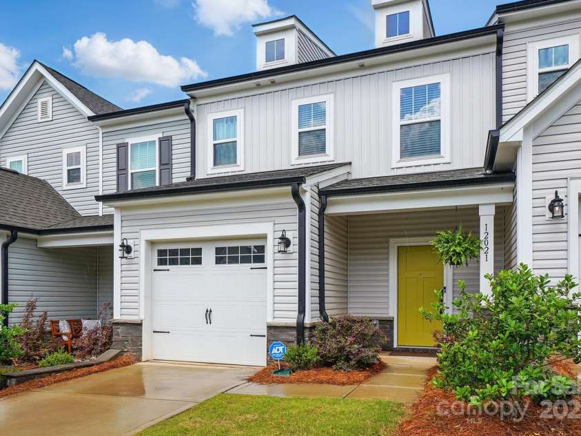 12021 Basking Drive, Charlotte, NC 28214.  MLS# CAR4255117, YatesRealty ID 18284. 