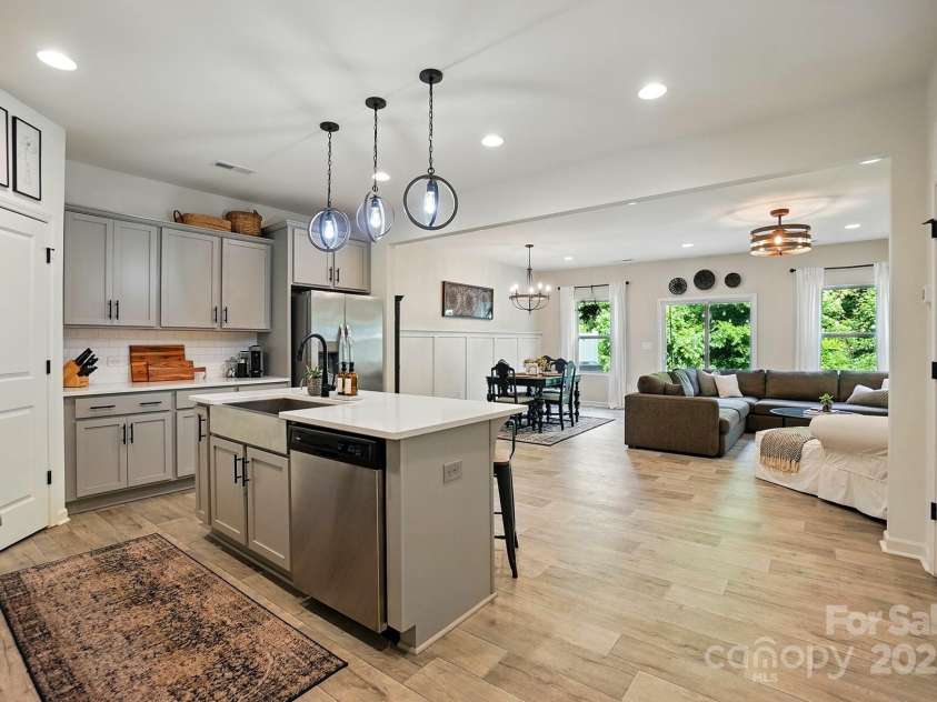 12021 Basking Drive, Charlotte, NC 28214.  MLS# CAR4255117, YatesRealty ID 18284. 