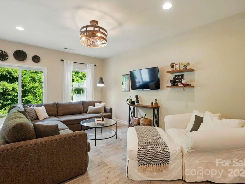 12021 Basking Drive, Charlotte, NC 28214.  MLS# CAR4255117, YatesRealty ID 18284. 