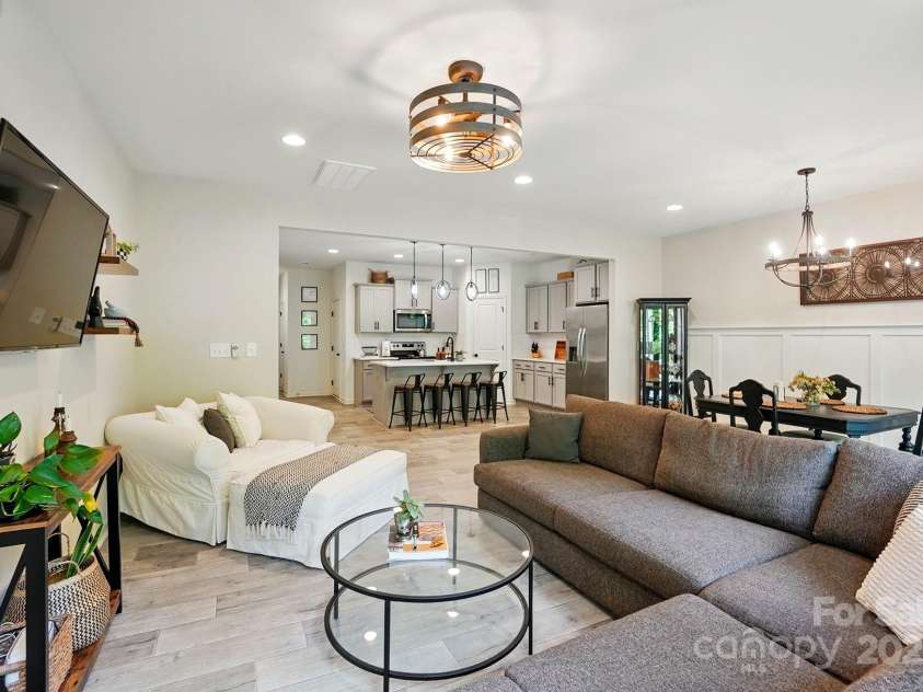 12021 Basking Drive, Charlotte, NC 28214.  MLS# CAR4255117, YatesRealty ID 18284. 