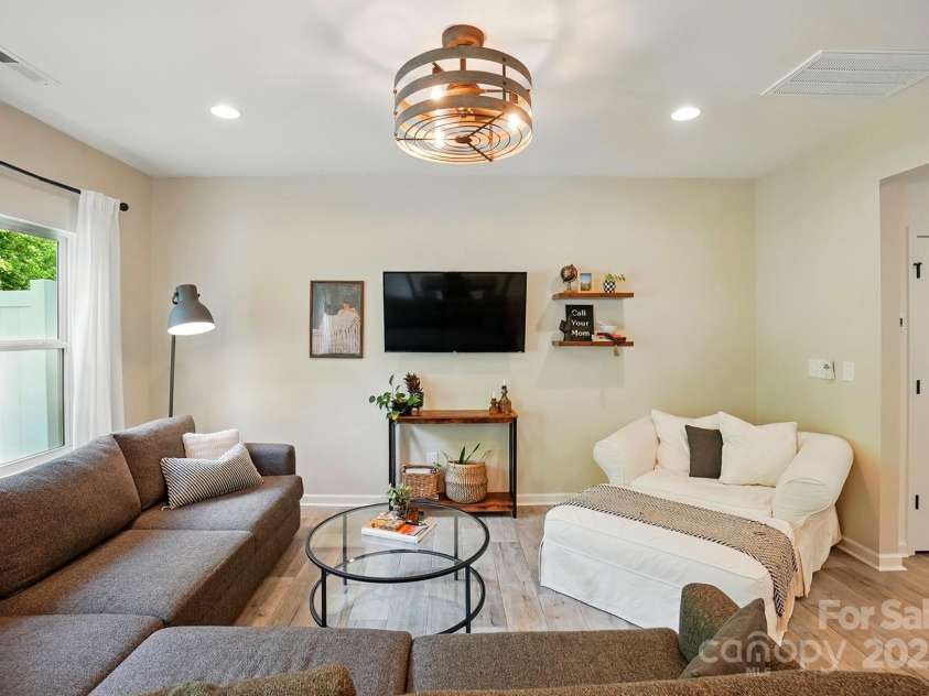 12021 Basking Drive, Charlotte, NC 28214.  MLS# CAR4255117, YatesRealty ID 18284. 