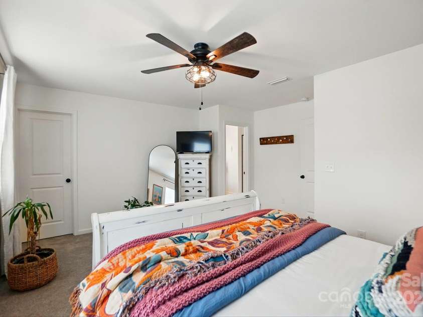 12021 Basking Drive, Charlotte, NC 28214.  MLS# CAR4255117, YatesRealty ID 18284. 