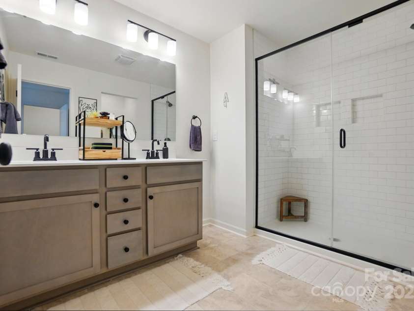 12021 Basking Drive, Charlotte, NC 28214.  MLS# CAR4255117, YatesRealty ID 18284. 