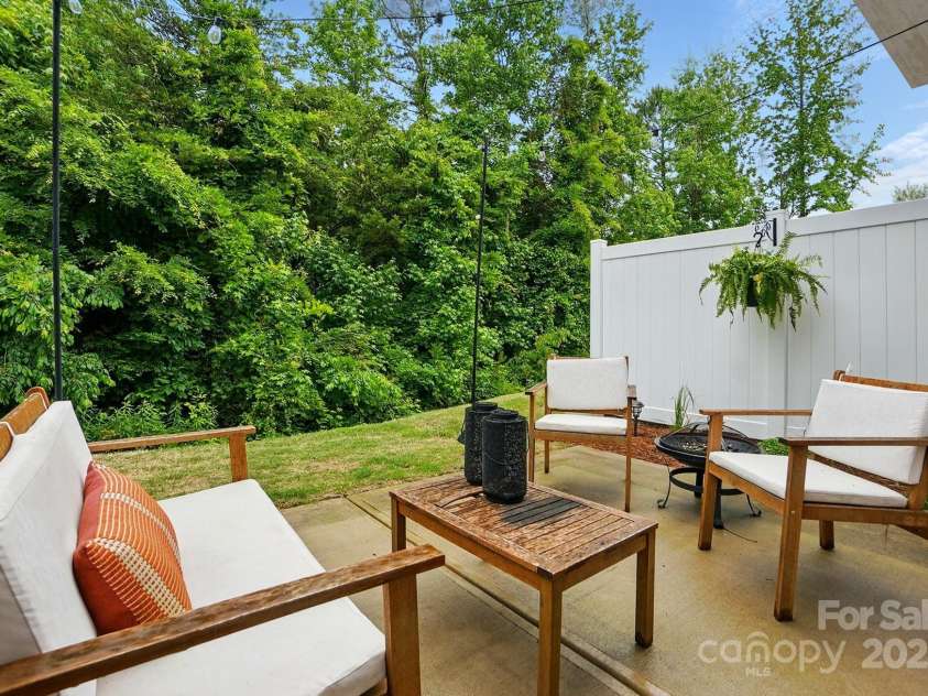 12021 Basking Drive, Charlotte, NC 28214.  MLS# CAR4255117, YatesRealty ID 18284. 