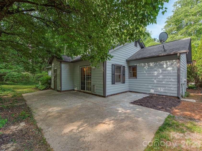 6911 Birdsong Lane, Waxhaw, NC 28173.  MLS# CAR4374660, YatesRealty ID 18285. 