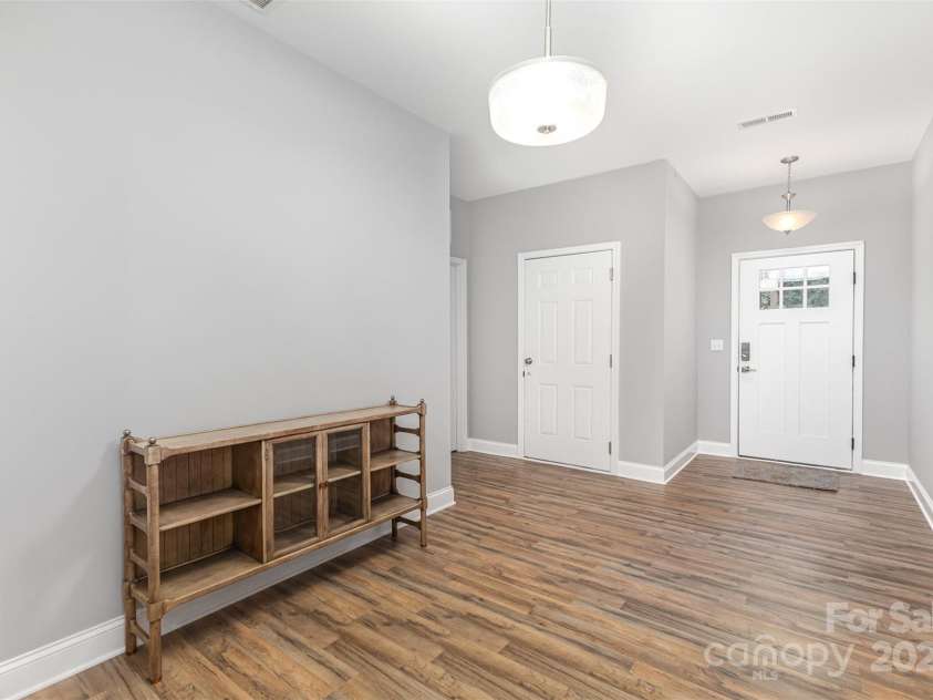 813 Montreat Drive, Dallas, NC 28034.  MLS# CAR4264277, YatesRealty ID 18285. 