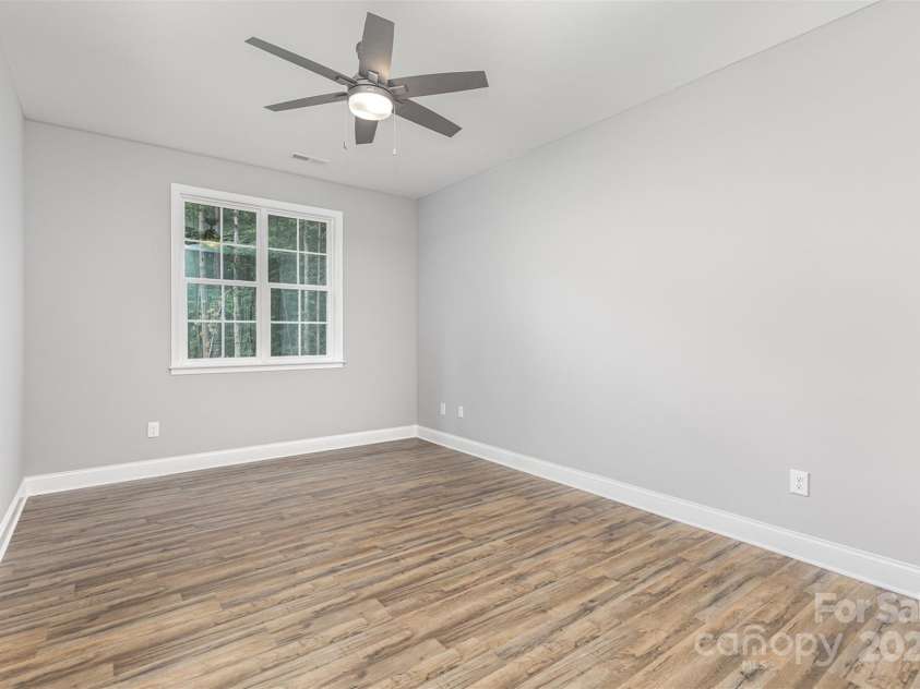 813 Montreat Drive, Dallas, NC 28034.  MLS# CAR4264277, YatesRealty ID 18285. 