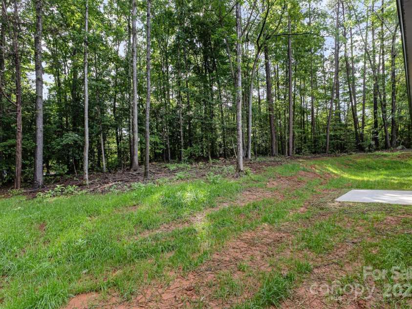 813 Montreat Drive, Dallas, NC 28034.  MLS# CAR4264277, YatesRealty ID 18285. 