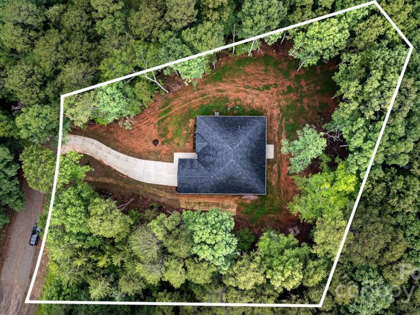 813 Montreat Drive, Dallas, NC 28034.  MLS# CAR4264277, YatesRealty ID 18285. 