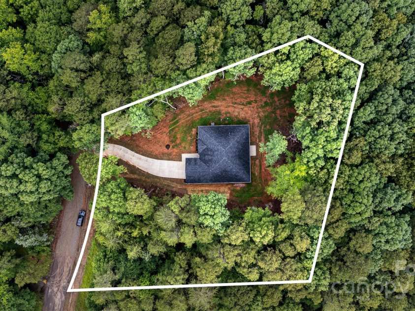 813 Montreat Drive, Dallas, NC 28034.  MLS# CAR4264277, YatesRealty ID 18285. 