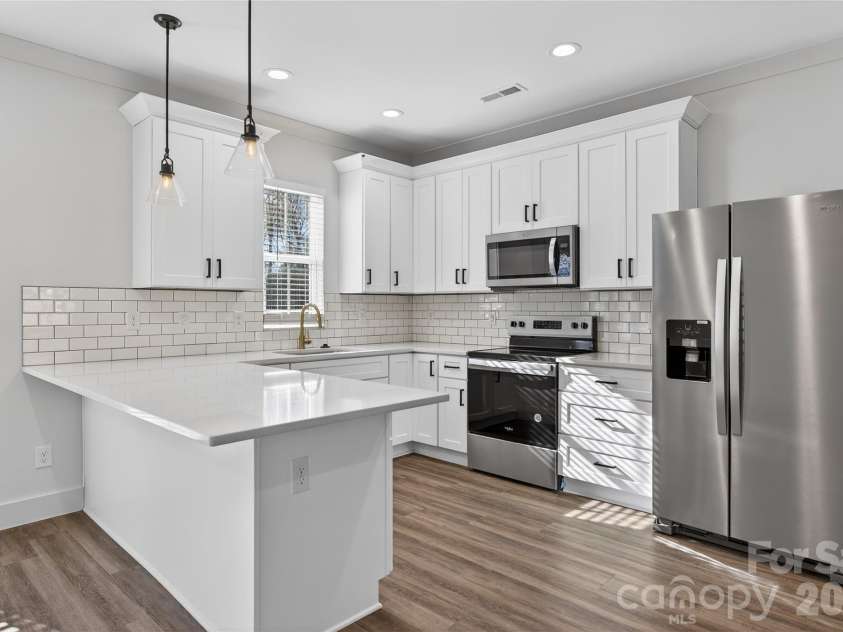 729 Wabash Avenue, Charlotte, NC 28208.  MLS# CAR4330495, YatesRealty ID 18286. 