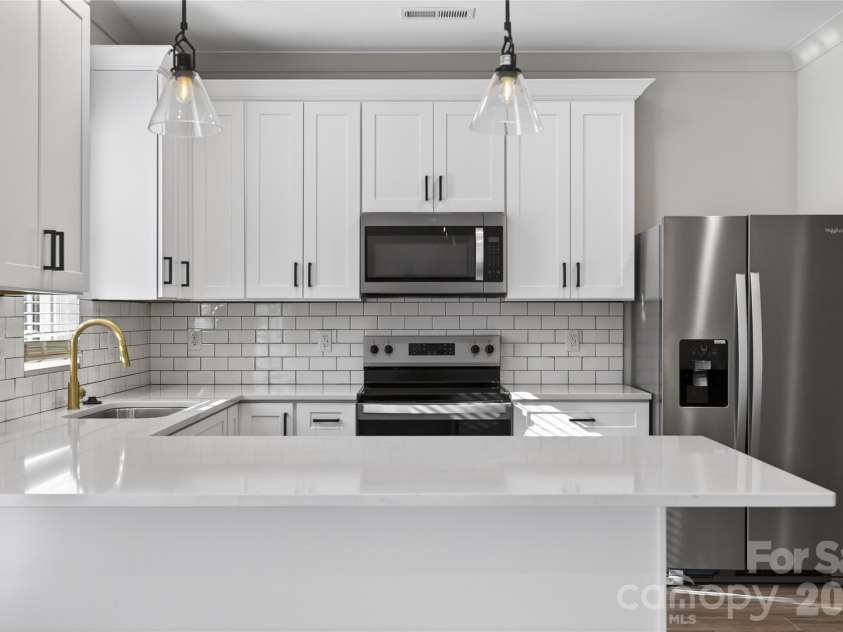 729 Wabash Avenue, Charlotte, NC 28208.  MLS# CAR4330495, YatesRealty ID 18286. 