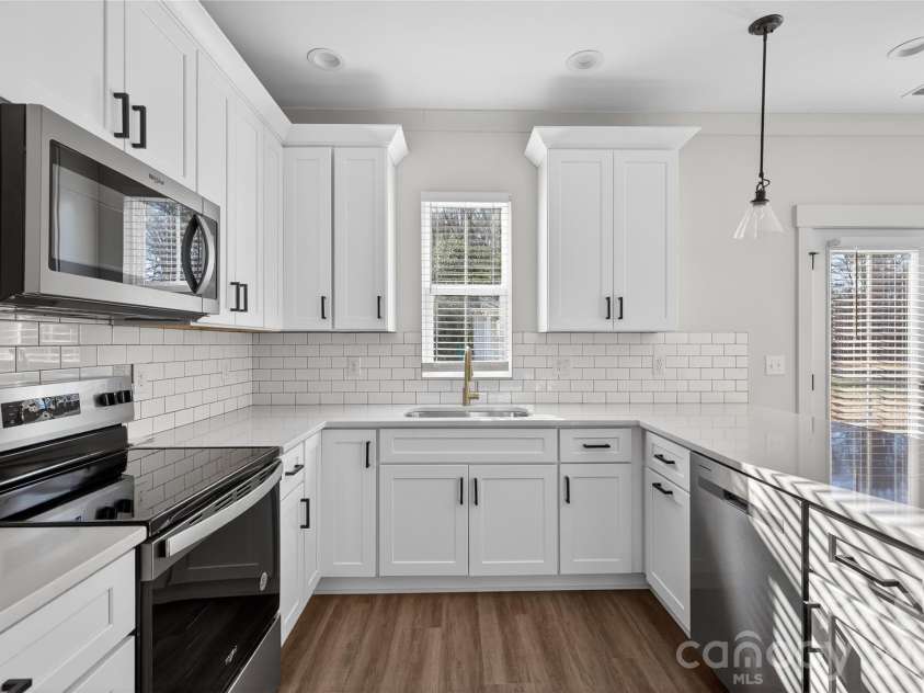 729 Wabash Avenue, Charlotte, NC 28208.  MLS# CAR4330495, YatesRealty ID 18286. 