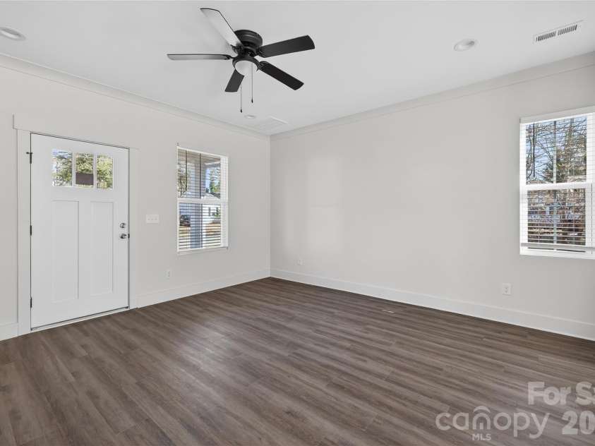 729 Wabash Avenue, Charlotte, NC 28208.  MLS# CAR4330495, YatesRealty ID 18286. 