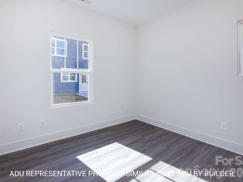 729 Wabash Avenue, Charlotte, NC 28208.  MLS# CAR4330495, YatesRealty ID 18286. 