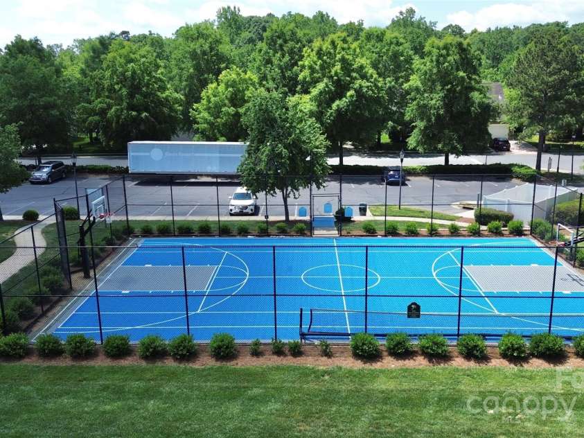 8916 Inverness Bay Road, Charlotte, NC 28278.  MLS# CAR4258017, YatesRealty ID 18286. A closer view of the basketball court