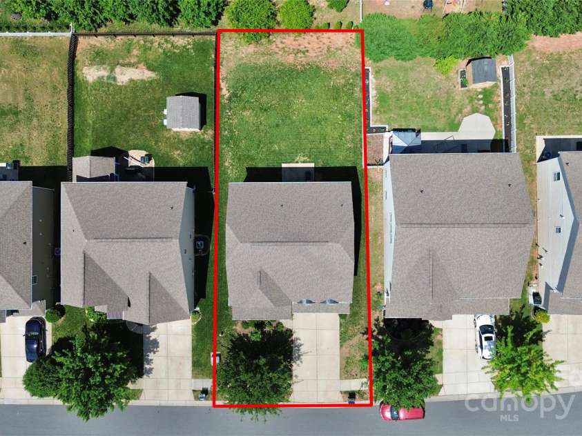 8916 Inverness Bay Road, Charlotte, NC 28278.  MLS# CAR4258017, YatesRealty ID 18286. Aerial view of home and yard