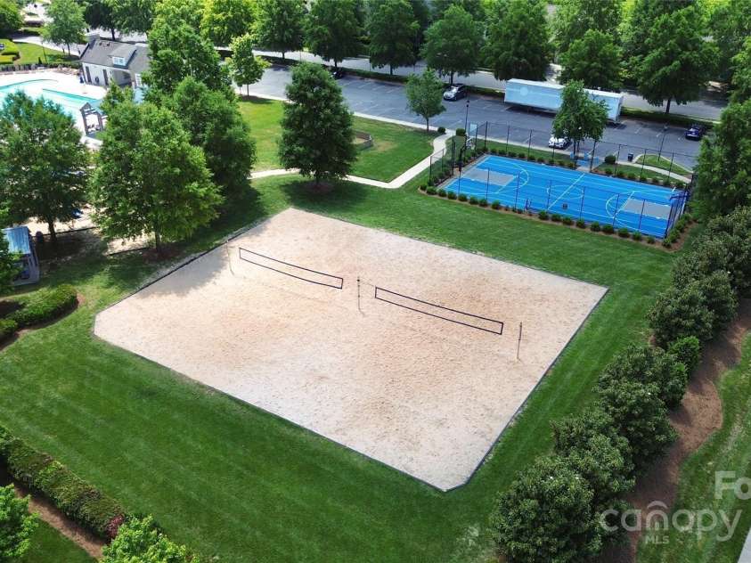 8916 Inverness Bay Road, Charlotte, NC 28278.  MLS# CAR4258017, YatesRealty ID 18286. Basketball court and sand volleyball located at the amenity center