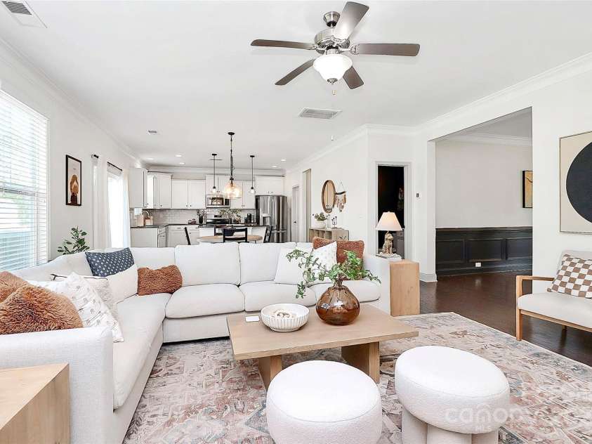 8916 Inverness Bay Road, Charlotte, NC 28278.  MLS# CAR4258017, YatesRealty ID 18286. Living room open to breakfast area and kitchen