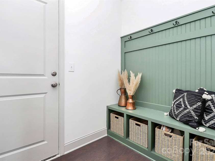 8916 Inverness Bay Road, Charlotte, NC 28278.  MLS# CAR4258017, YatesRealty ID 18286. Love the drop zone off the garage door perfect for organizing chaos