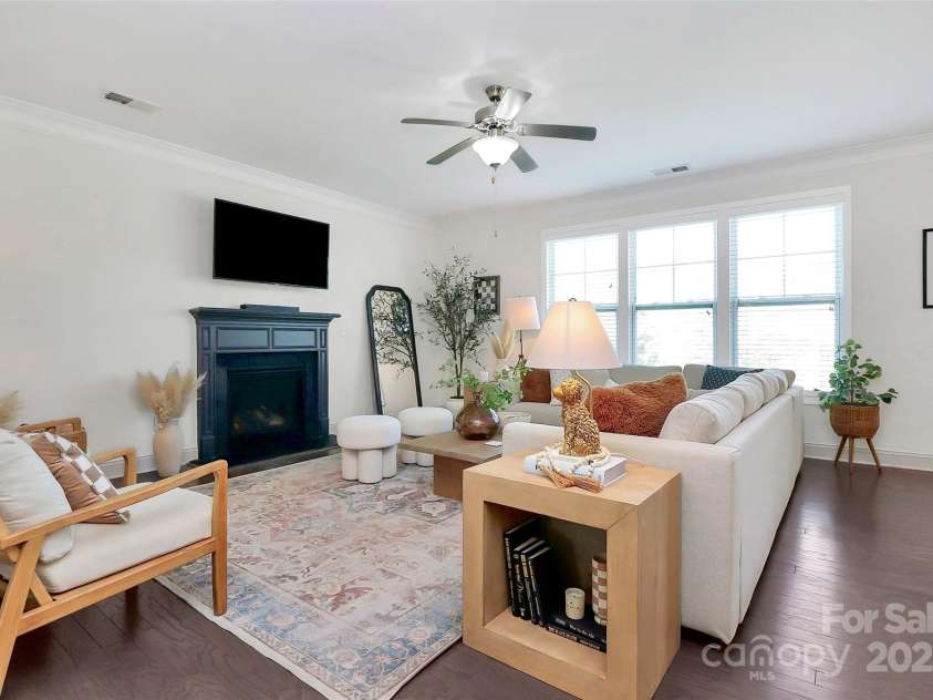 8916 Inverness Bay Road, Charlotte, NC 28278.  MLS# CAR4258017, YatesRealty ID 18286. Open living room with great natural light and a ceiling fan