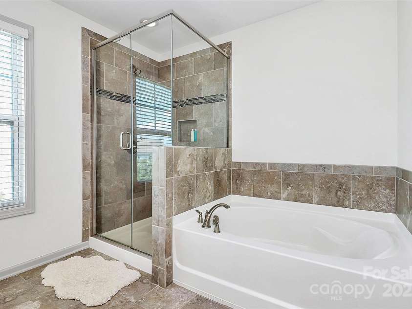 8916 Inverness Bay Road, Charlotte, NC 28278.  MLS# CAR4258017, YatesRealty ID 18286. Primary bath with a separate shower and soaker tub for relaxing