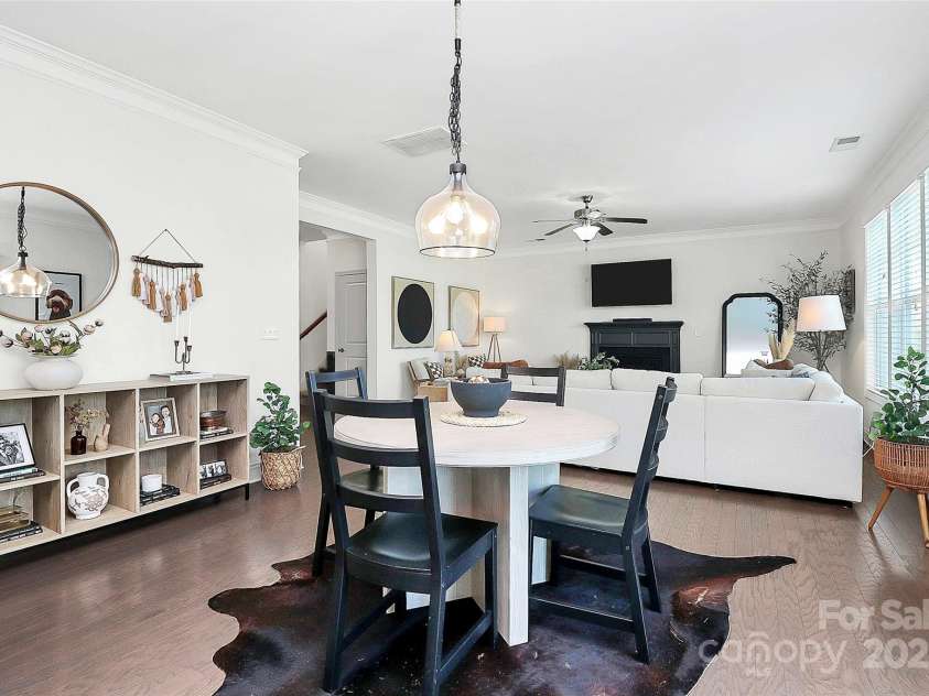 8916 Inverness Bay Road, Charlotte, NC 28278.  MLS# CAR4258017, YatesRealty ID 18286. Second view of breakfast area into the living room.