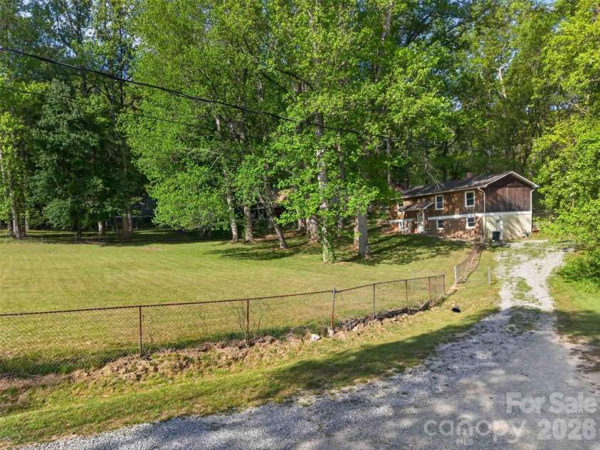 404 Ciccone Drive, Hendersonville, NC 28791.  MLS# CAR4372764, YatesRealty ID 18287. 