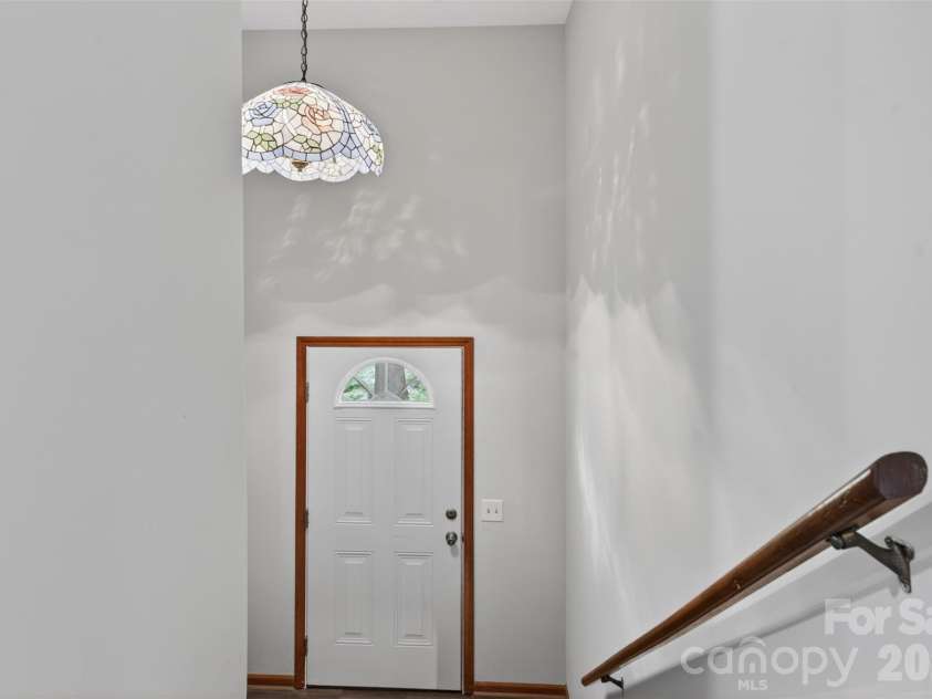 404 Ciccone Drive, Hendersonville, NC 28791.  MLS# CAR4372764, YatesRealty ID 18287. 
