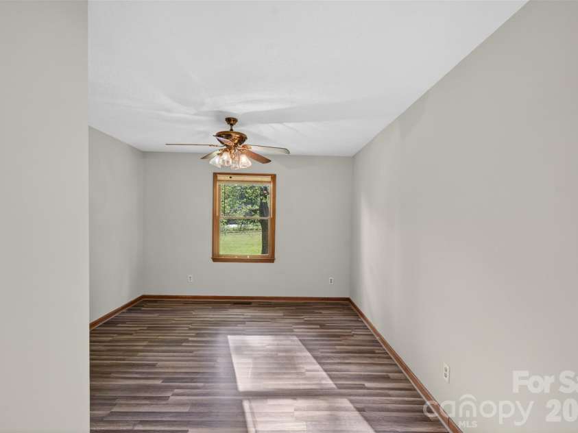 404 Ciccone Drive, Hendersonville, NC 28791.  MLS# CAR4372764, YatesRealty ID 18287. 