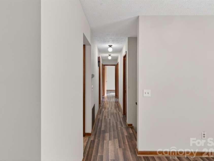 404 Ciccone Drive, Hendersonville, NC 28791.  MLS# CAR4372764, YatesRealty ID 18287. 
