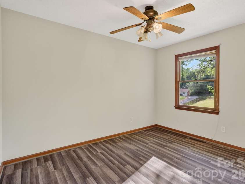 404 Ciccone Drive, Hendersonville, NC 28791.  MLS# CAR4372764, YatesRealty ID 18287. 