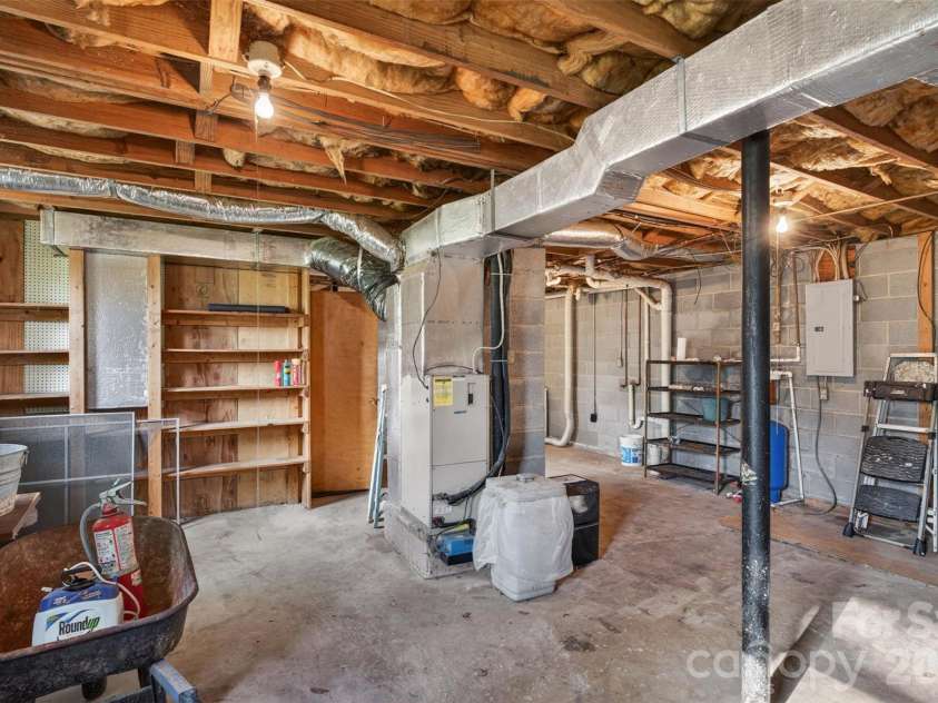 404 Ciccone Drive, Hendersonville, NC 28791.  MLS# CAR4372764, YatesRealty ID 18287. 